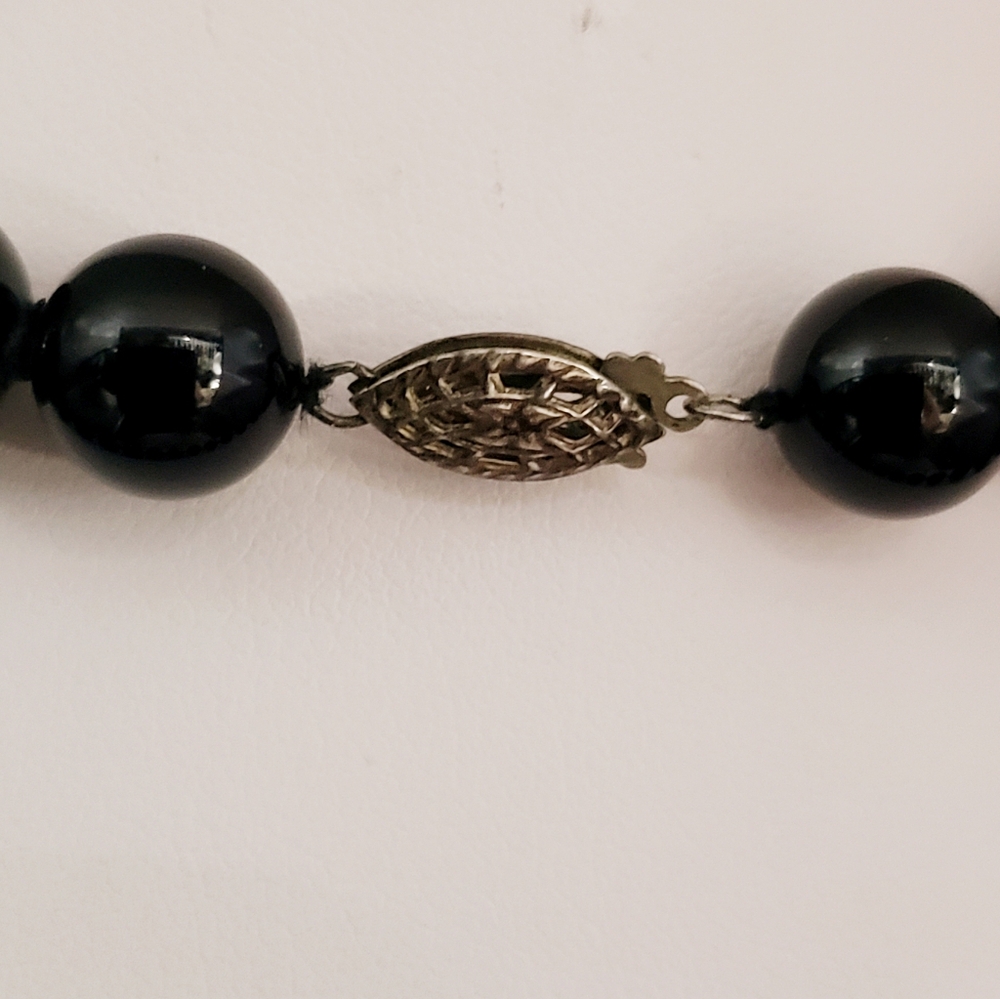 ⚠️SALE⚠️ Black Glass/Onyx Round Beaded Necklace - Picture 5 of 6